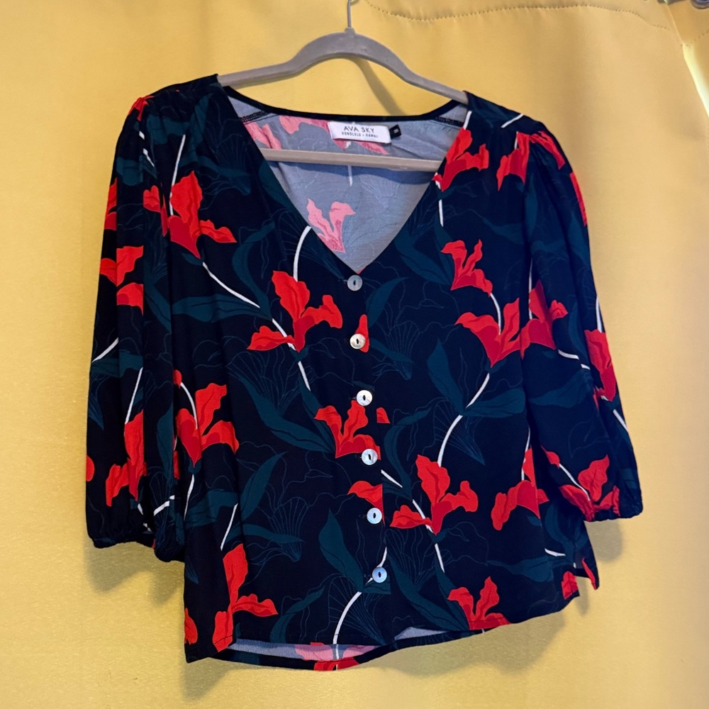 Ava Sky Top Ellie Evergreen Iris Size M Blouse